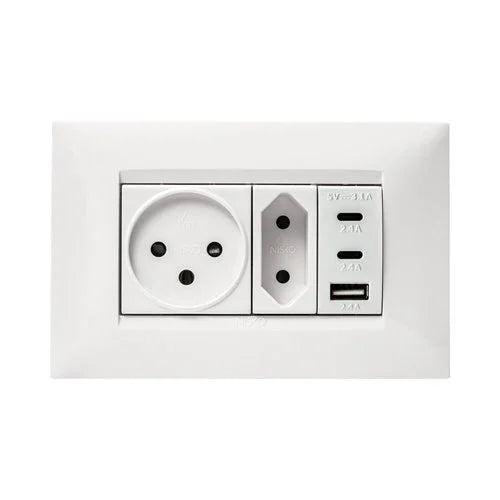 מארז טריפל USB, שקע כח, שקע דו פיני ומסגרת BE לבנה 4 מודול ניסקו סוויץ' - אור שי סיטונאות חשמל בע״מ