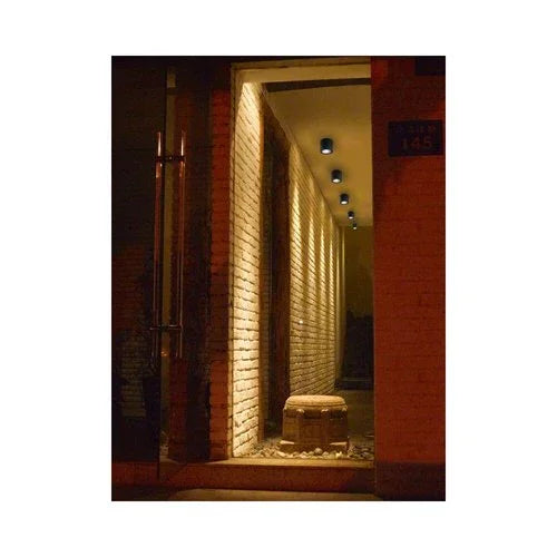 צילינדר שחור TOP 12W IP65 אור ניטרלי - אור שי סיטונאות חשמל בע״מ