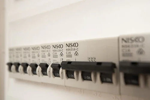 מפסק אוטומטי זעיר ביתי 6KA אופיין C תלת פאזי NS6350-C 3P 50A - אור שי סיטונאות חשמל בע״מ