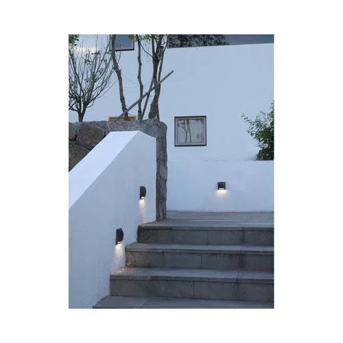 צמוד קיר לבן ORI SQUARE 5W IP65 אור חם - אור שי סיטונאות חשמל בע״מ