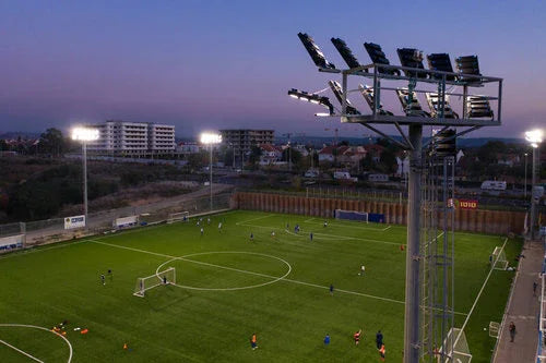 הצפה שחור OLYMPIC 750W 60° IP66 אור ניטרלי - אור שי סיטונאות חשמל בע״מ